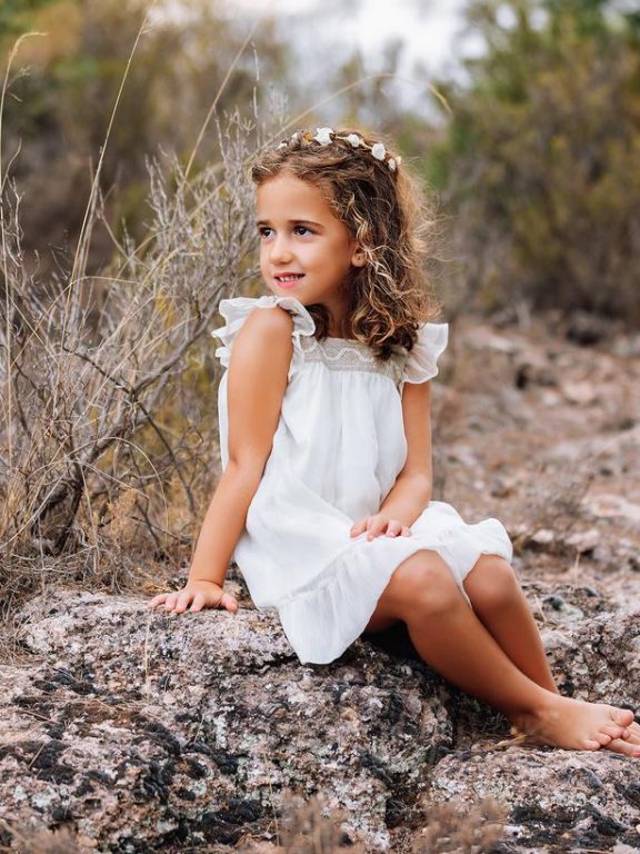 Sesión de fotos infantil en exterior con niña en Totana Murcia - Juana Calín fotógrafa infantil